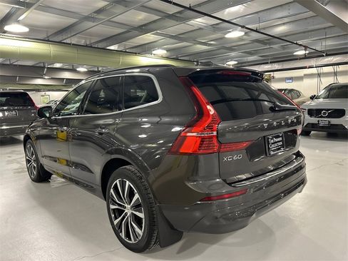 Certified 2022 Volvo XC60 B5 Momentum w/ Climate Package image 4