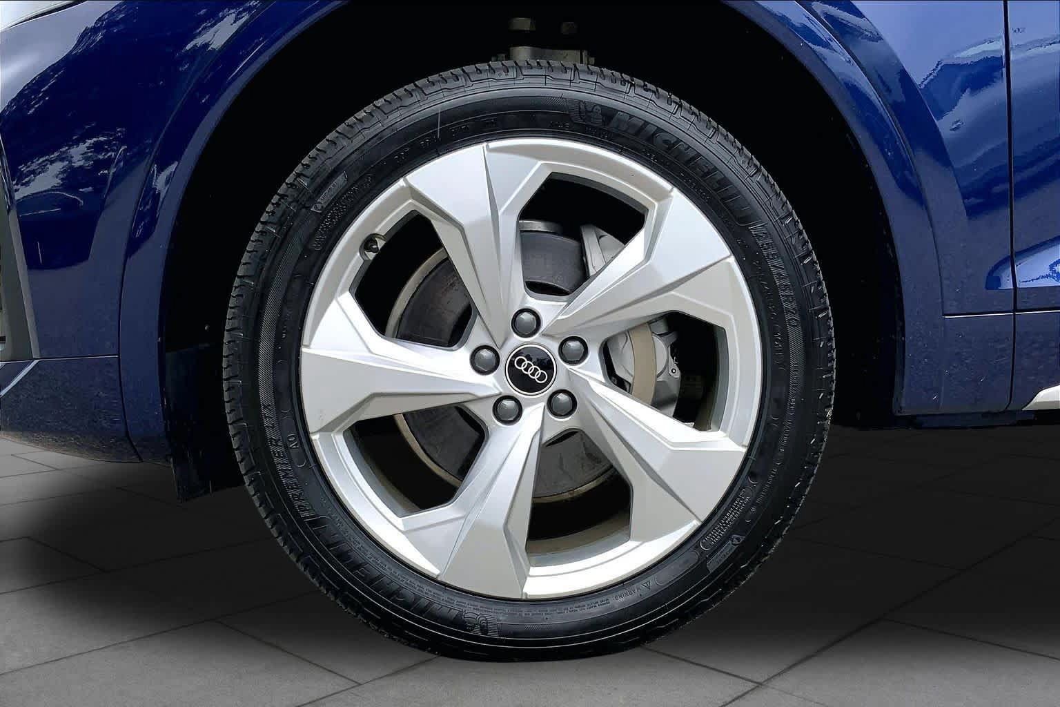 Used 2021 Audi Q5 2.0T Premium Plus w/ Premium Plus Package AWD/4WD image 11