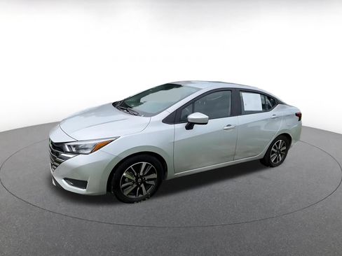 Used 2025 Nissan Versa SV FWD image 8