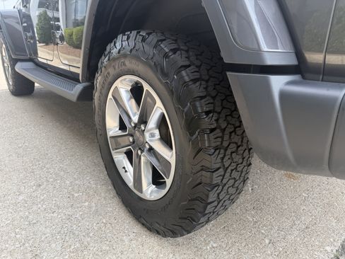 Used 2019 Jeep Wrangler Unlimited Sahara AWD/4WD image 10