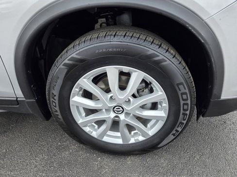 Used 2020 Nissan Rogue SV image 42