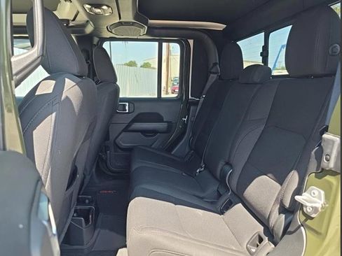 Used 2023 Jeep Gladiator Overland w/ Trailer Tow Package image 8