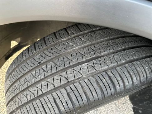 Certified 2024 Volkswagen Tiguan SEL R-Line image 39