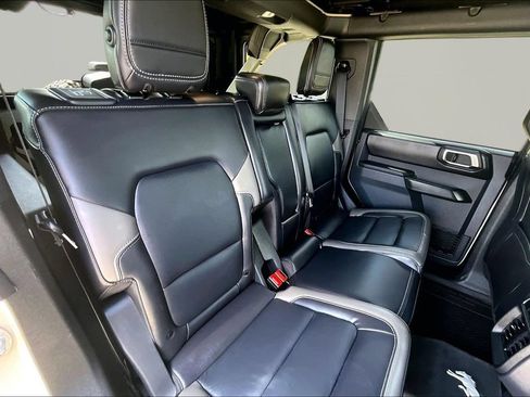 Certified 2025 Ford Bronco Outer Banks w/ Sasquatch Package AWD/4WD image 27