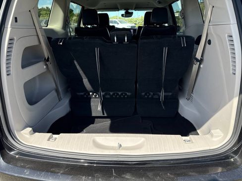 Used 2024 Chrysler Pacifica Touring-L FWD image 15
