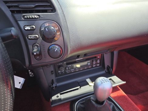 Used 2000 Honda S2000 image 25
