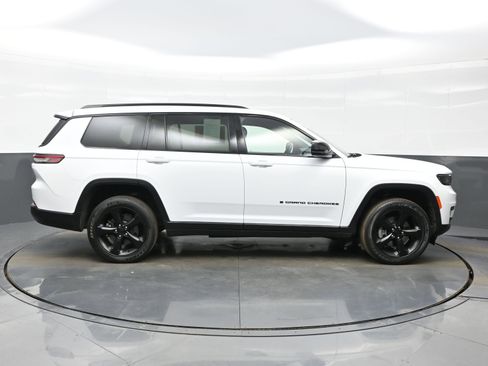 Used 2023 Jeep Grand Cherokee L Laredo image 7