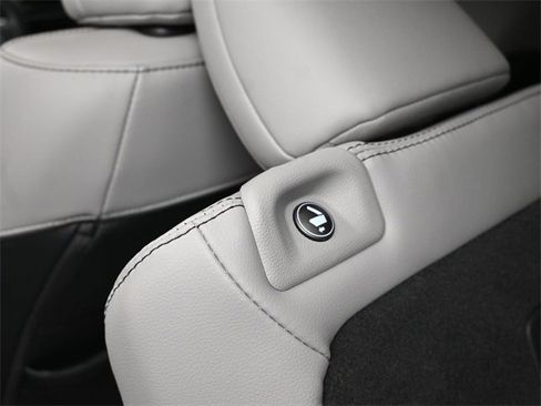 Used 2023 Honda Pilot EX-L image 37