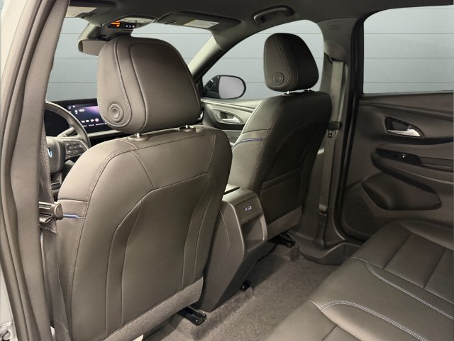 Used 2025 Buick Envista Sport Touring w/ Convenience I Package FWD image 31