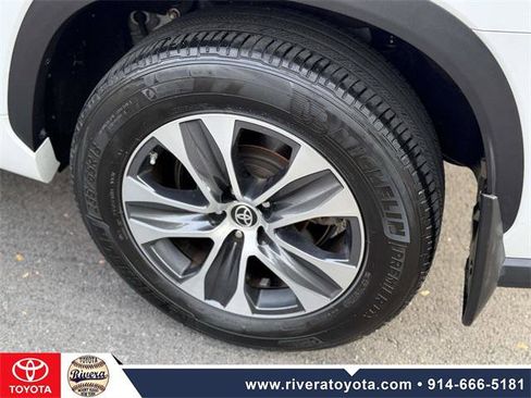 Certified 2022 Toyota Highlander XLE image 11