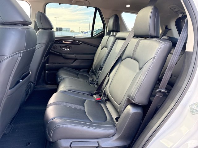 Used 2025 Honda Pilot Touring image 23