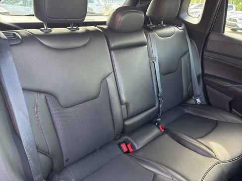Used 2025 Jeep Compass Trailhawk AWD/4WD image 18