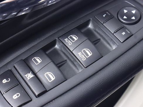 Used 2019 Dodge Grand Caravan SE w/ UConnect Hands-Free Group image 22