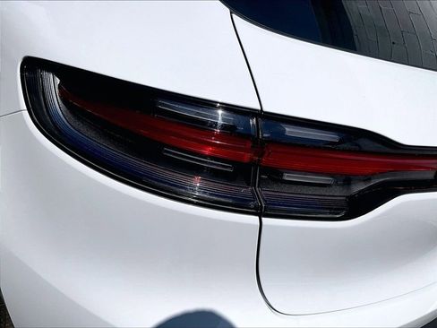 Certified 2025 Porsche Macan S AWD/4WD image 31