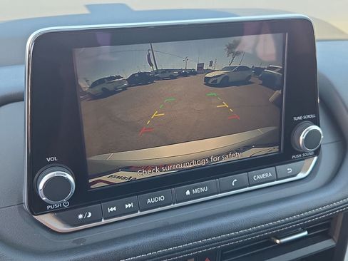 Certified 2025 Nissan Rogue SV FWD image 24