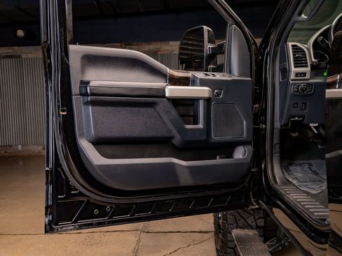 Used 2022 Ford F250 Lariat w/ Tremor Off-Road Package image 32