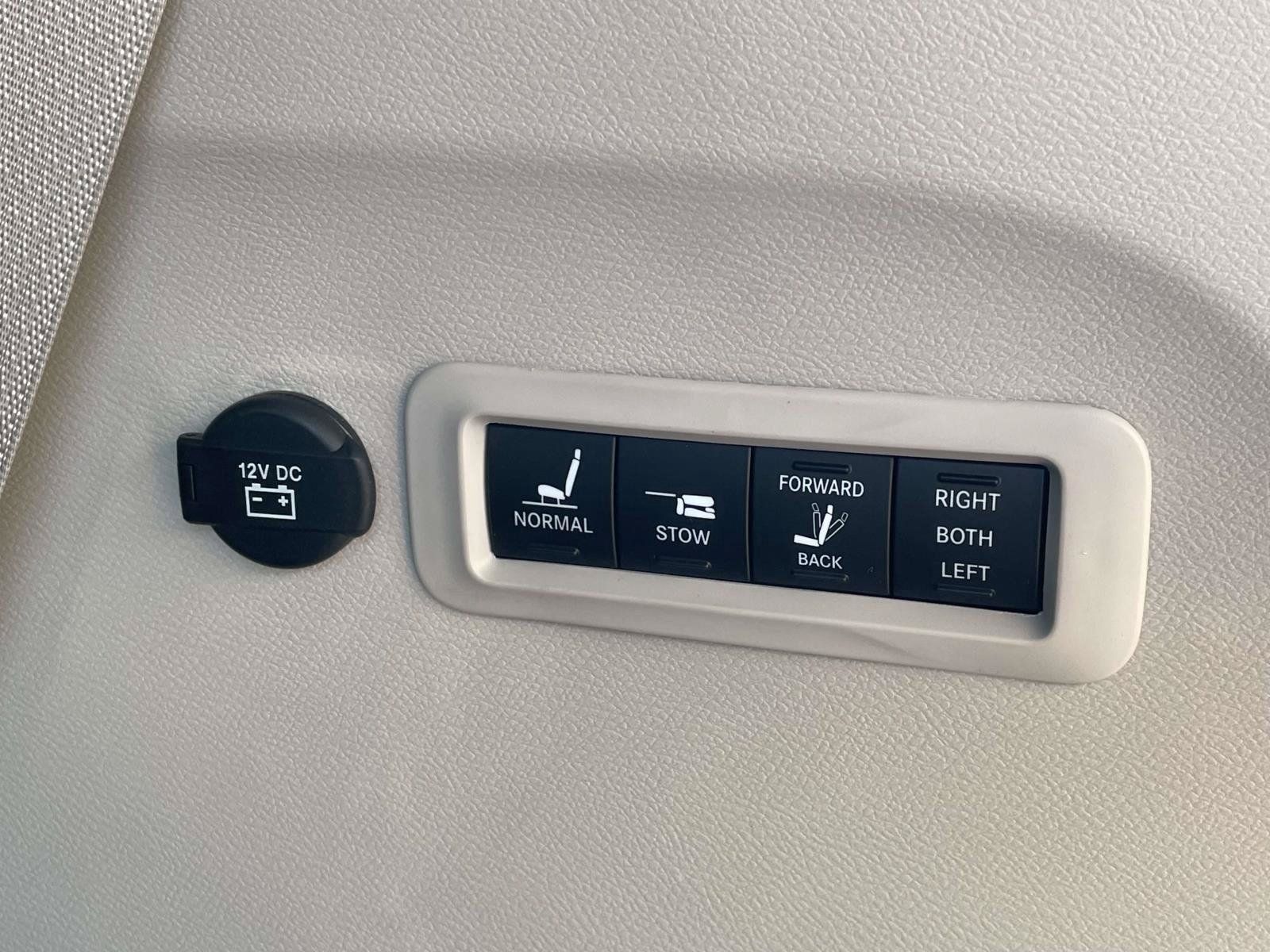 Certified 2022 Chrysler Pacifica Limited AWD/4WD image 8