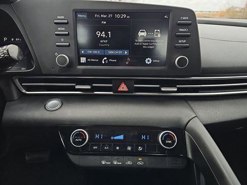 Used 2023 Hyundai Elantra SEL image 24