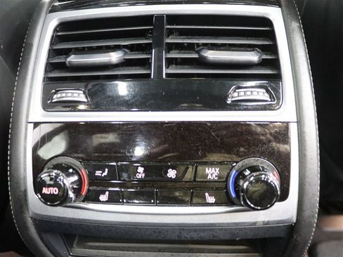 Used 2020 BMW 750i xDrive w/ Executive Package image 21