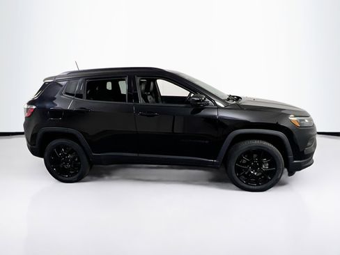 Used 2022 Jeep Compass Latitude w/ Convenience Group AWD/4WD image 4