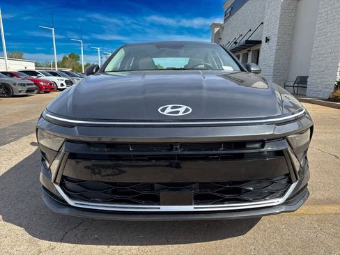 Used 2025 Hyundai Sonata SEL FWD image 2