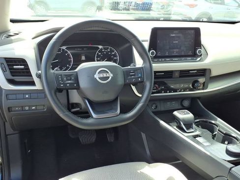 Used 2025 Nissan Rogue SV AWD/4WD image 15