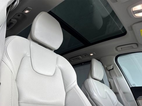 Certified 2023 Volvo XC90 T8 Ultimate w/ Protection Package Premier image 18