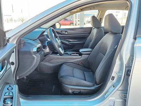 Used 2024 Nissan Altima 2.5 SV image 15