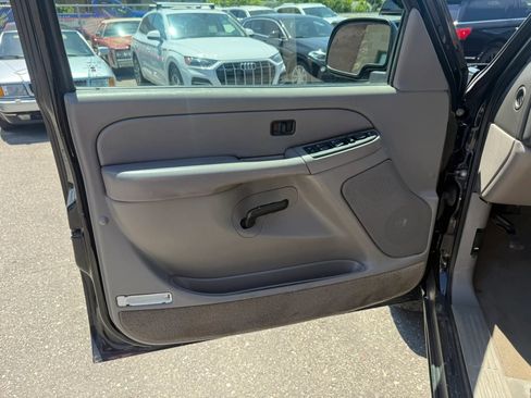 Used 2005 Chevrolet Avalanche Z71 w/ Preferred Equipment Group AWD/4WD image 22
