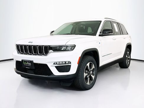 Used 2023 Jeep Grand Cherokee 4WD 4xe image 3