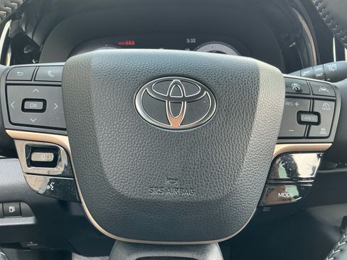 Certified 2025 Toyota Crown Signia AWD/4WD image 31