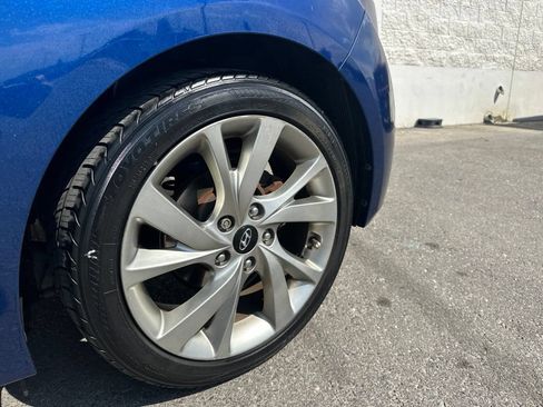 Used 2016 Hyundai Veloster FWD image 3