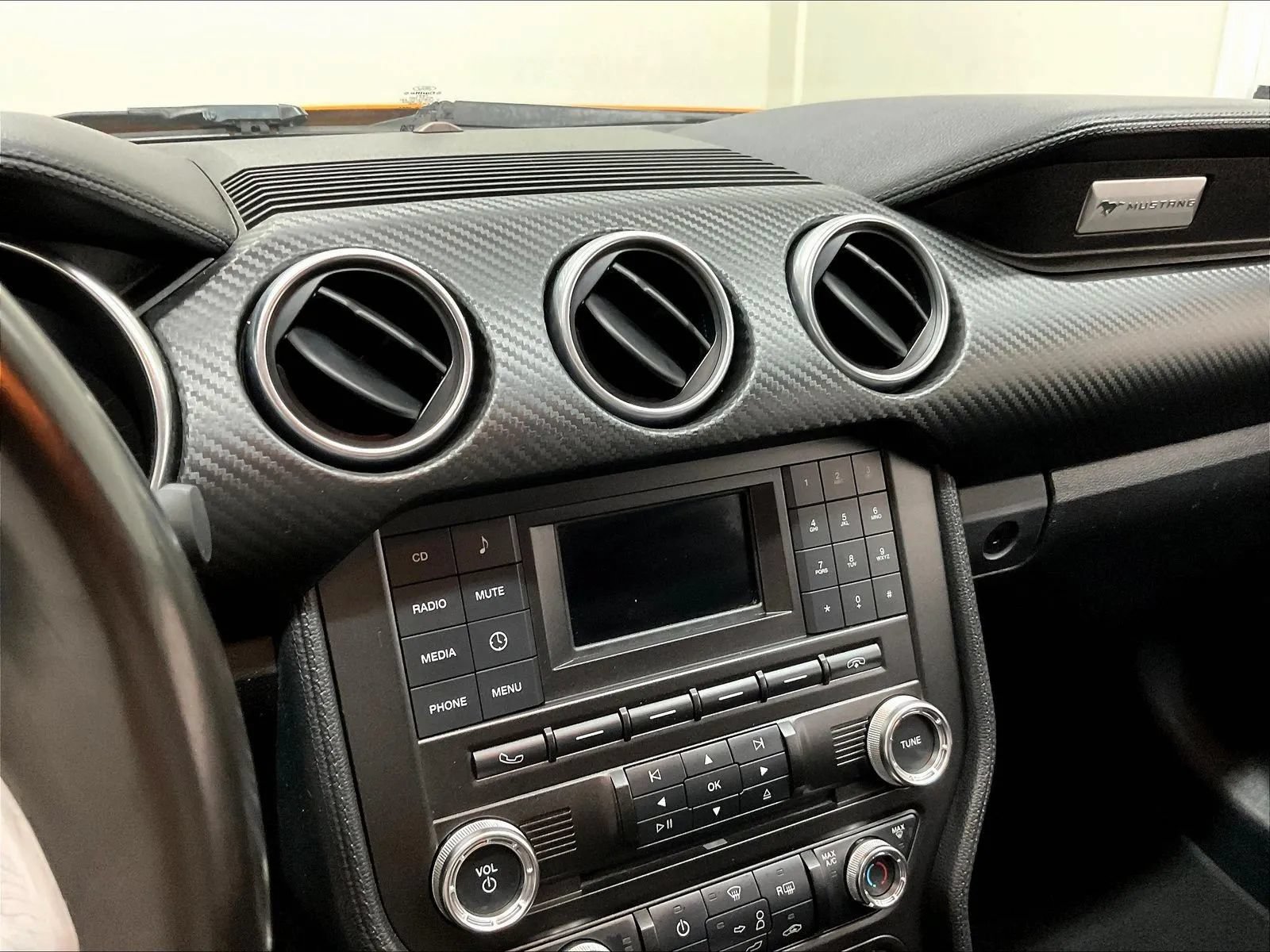 Used 2018 Ford Mustang Coupe RWD image 21