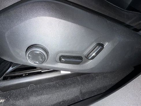 Used 2018 Volvo XC90 T5 Momentum w/ Momentum Plus Package image 28