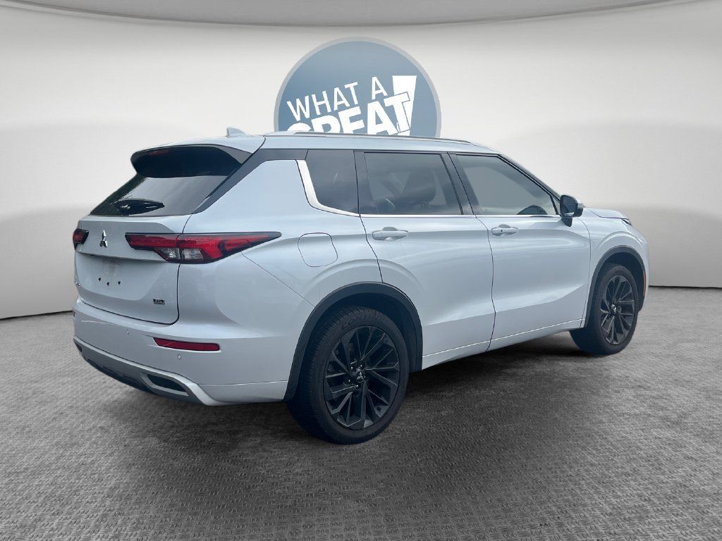 Used 2022 Mitsubishi Outlander SEL FWD image 3