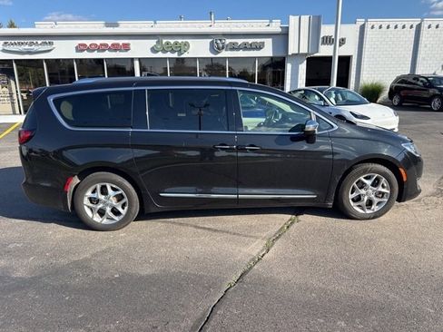 Certified 2019 Chrysler Pacifica Limited image 8