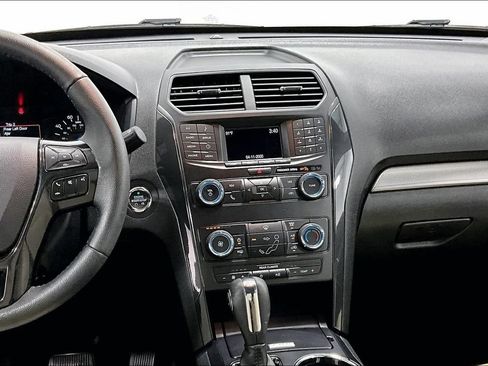 Used 2019 Ford Explorer XLT FWD image 7
