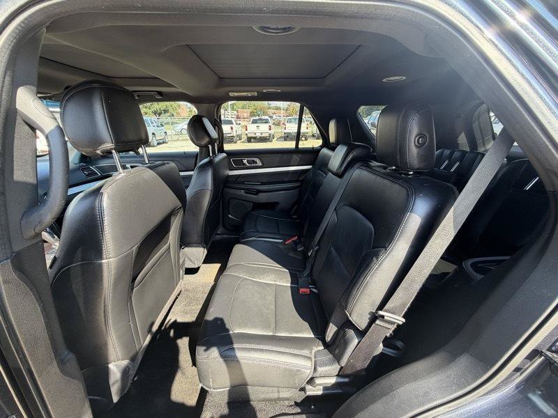 Used 2017 Ford Explorer XLT w/ Equipment Group 202A FWD image 13