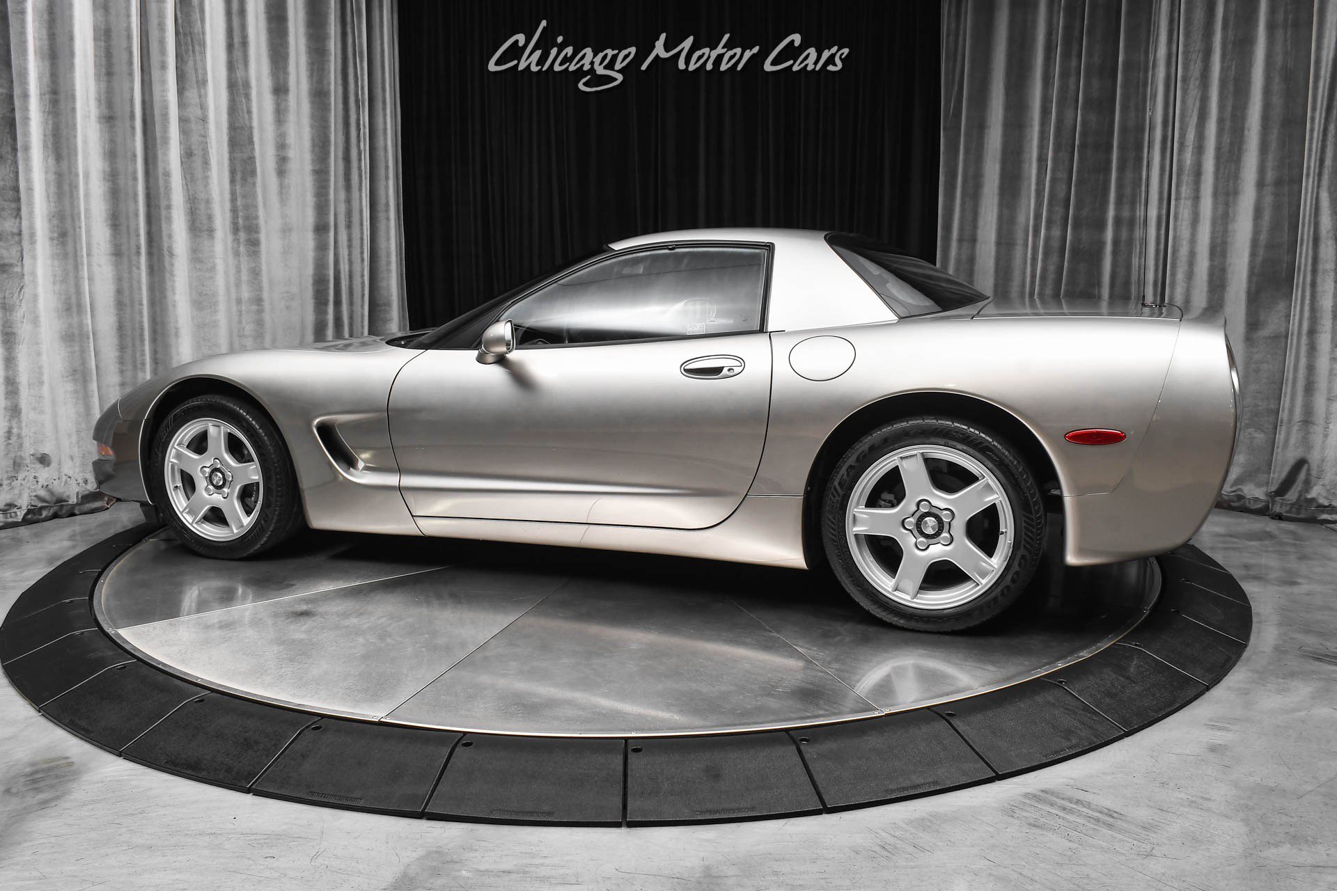 Used 1999 Chevrolet Corvette Coupe w/ Lighting Pkg RWD image 3