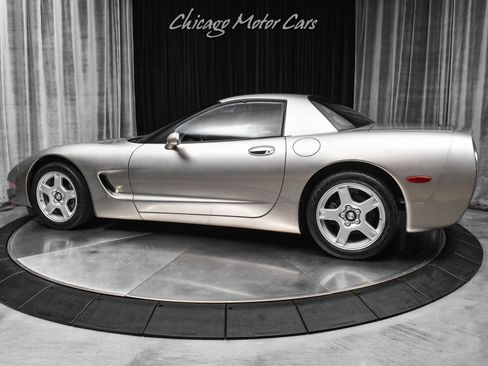 Used 1999 Chevrolet Corvette Coupe w/ Lighting Pkg RWD image 3