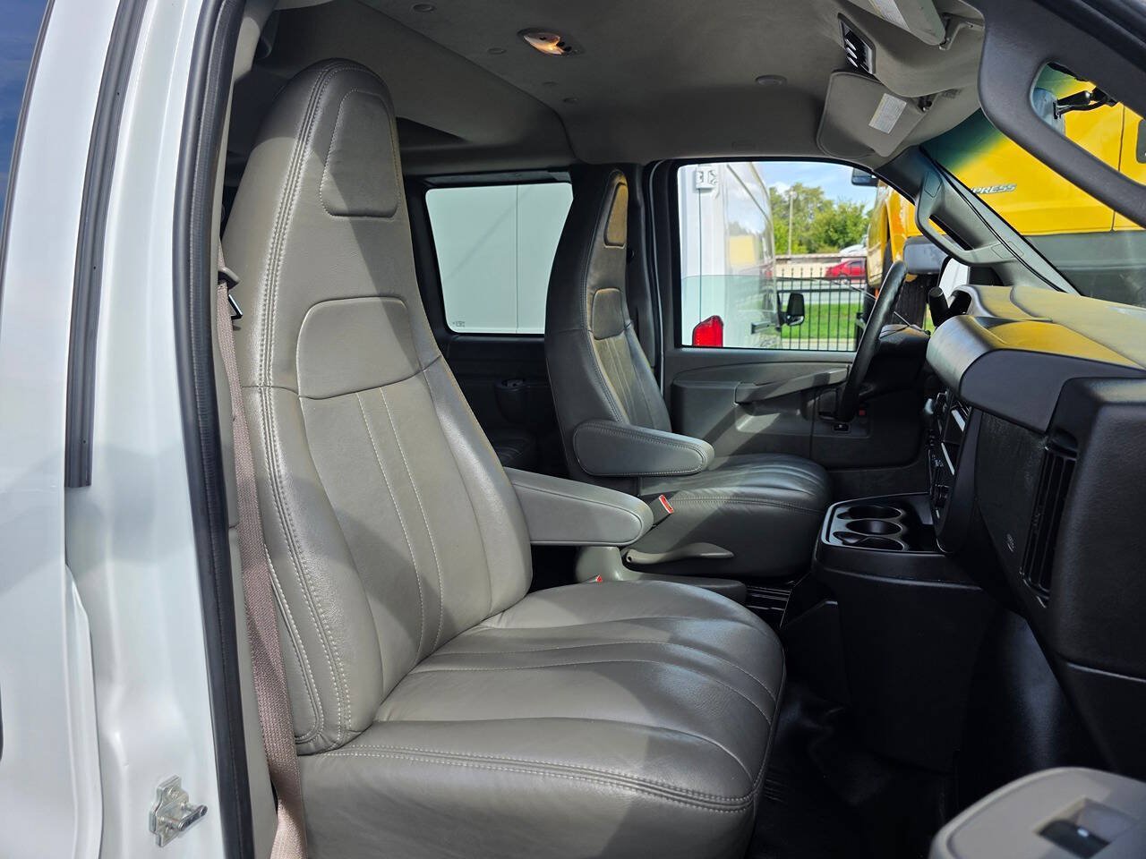 Used 2024 Chevrolet Express 3500 LS RWD image 10