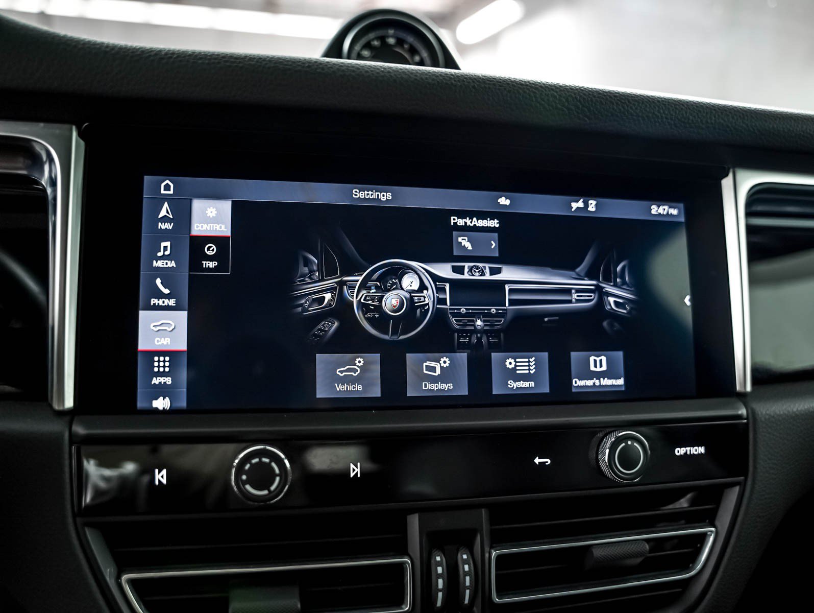 Certified 2024 Porsche Macan AWD/4WD image 25