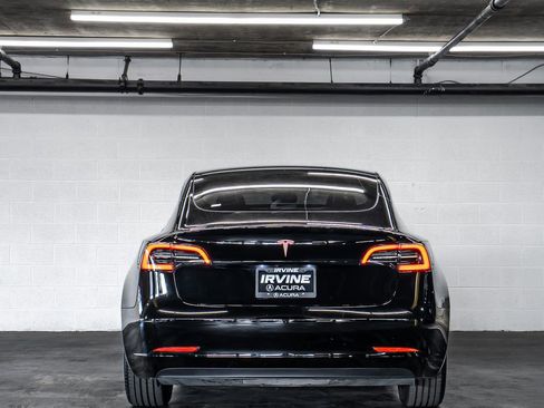 Used 2023 Tesla Model 3 Standard Range image 4