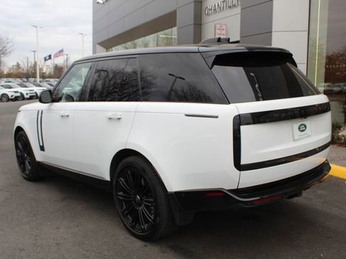Used 2025 Land Rover Range Rover SE image 11