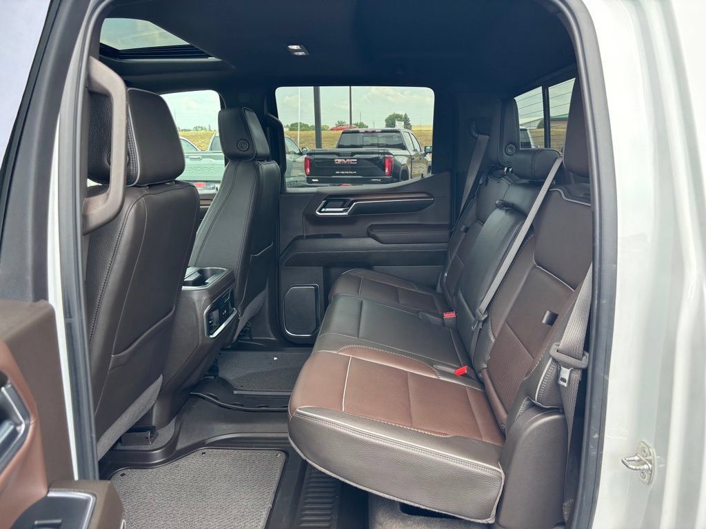 Used 2024 GMC Sierra 1500 Denali w/ Technology Package AWD/4WD image 27