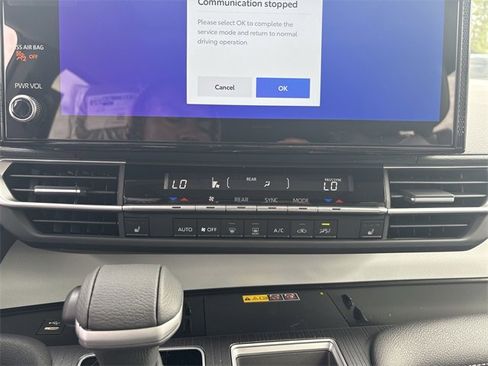 Used 2025 Toyota Sienna XLE image 19