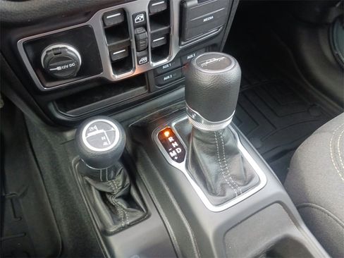 Used 2025 Jeep Gladiator Sport image 34