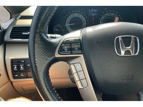Used 2015 Honda Odyssey Touring Elite image 19