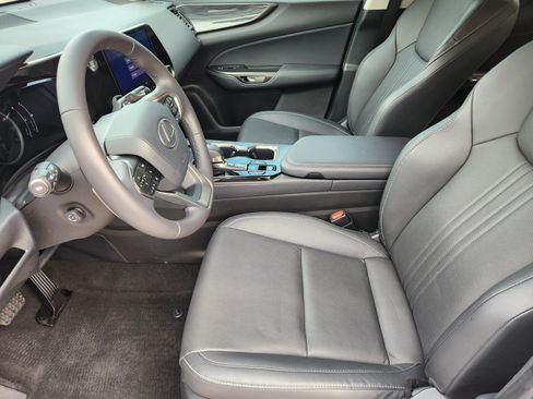 Used 2025 Lexus NX 250 FWD w/ Towing Package (2000 Lbs) image 5