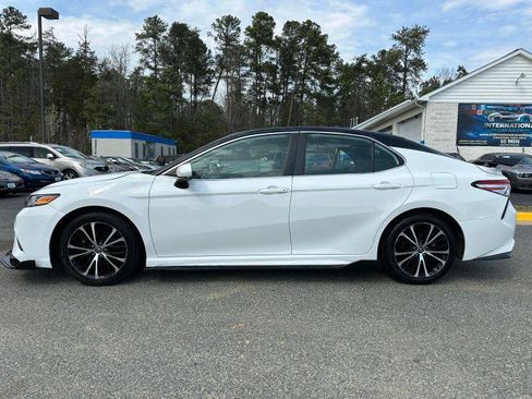 Used 2020 Toyota Camry SE FWD image 6